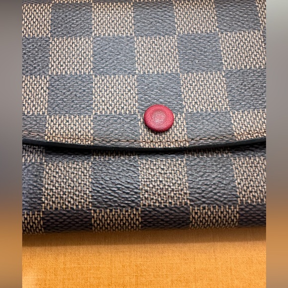 Louis Vuitton Emily wallet. Red interior - Picture 14 of 14